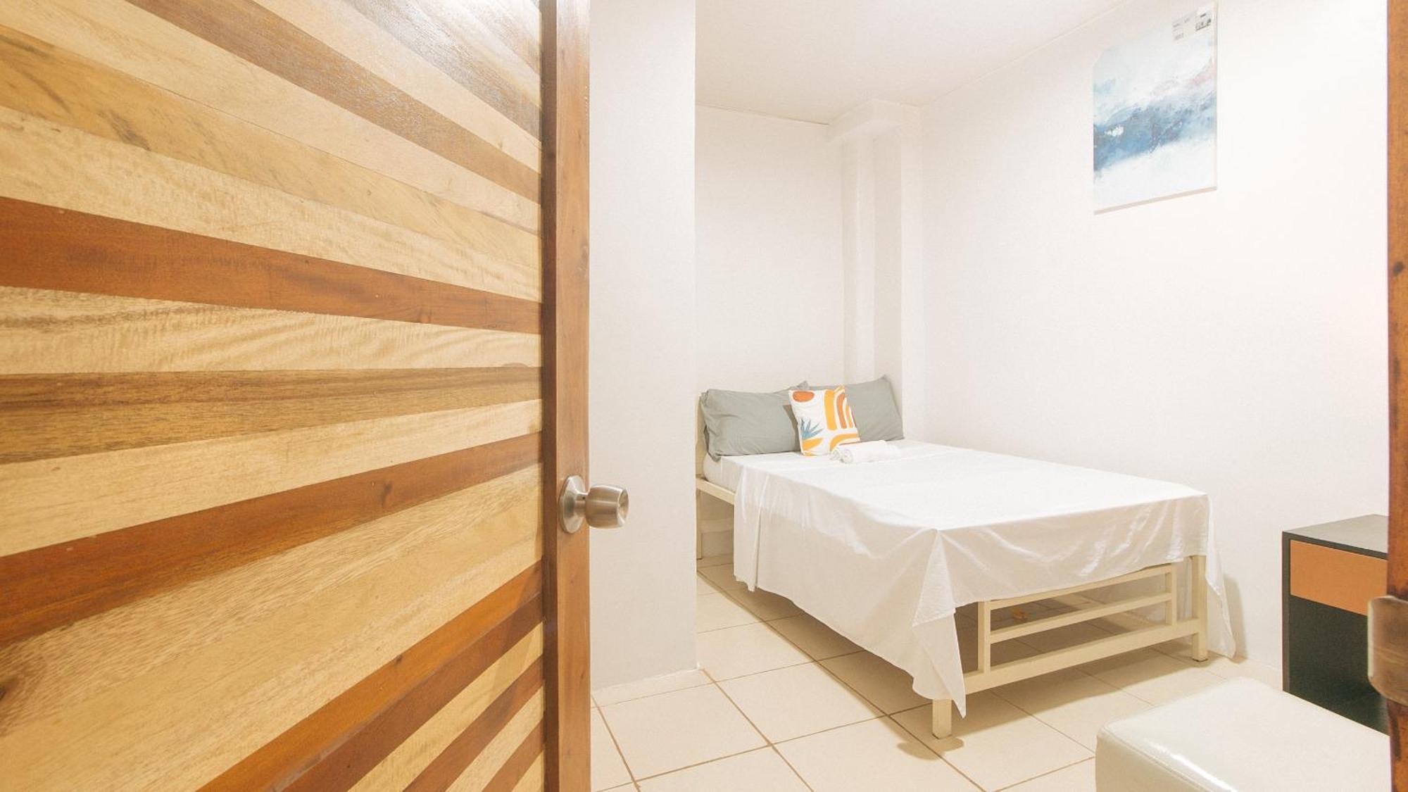 Cozy Cove Inn By Reddoorz Bacolod Ngoại thất bức ảnh